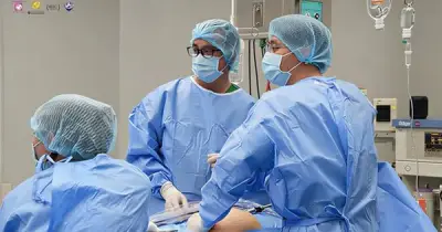 Bệnh nhân từ Mỹ về Việt Nam phẫu thuật nội soi thành công khối u kép, bảo tồn tử cung