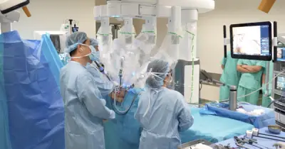 Bất ngờ phát hiện bướu thận qua khám sức khỏe định kỳ, điều trị thành công bằng robot