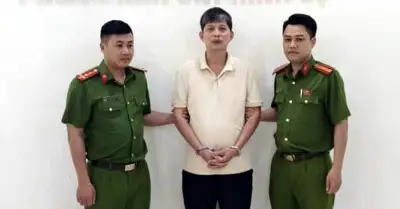 Bắt tạm giam người đổ ô tô chặn barie tại tầng hầm chung cư ở Hà Nội