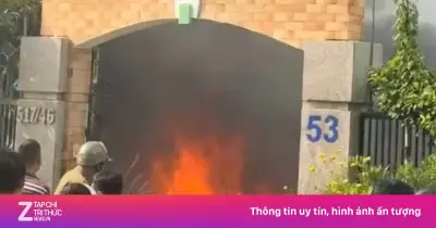 Cháy dữ dội tại TP.HCM, hàng loạt xe máy bị thiêu rụi trong khu dân cư