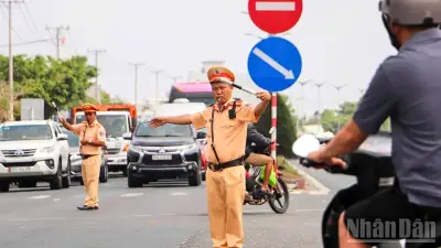 Cần Thơ: Lực lượng CSGT trực xuyên lễ, bảo đảm an toàn cho nhân dân