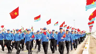 Cựu chiến binh Hưng Yên thăm lại chiến trường xưa Quảng Trị đầy xúc động