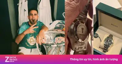 Cựu sao Man City Mahrez tặng đồng đội đồng hồ Rolex trị giá 17.000 bảng sau vô địch châu Á