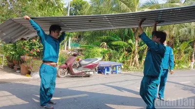 Dông lốc kinh hoàng tại Đồng Tháp: Hàng trăm nhà tốc mái, trường học hư hỏng nặng