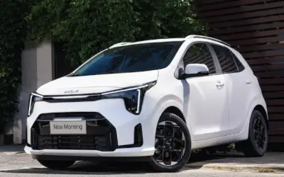 Giá xe ô tô Kia giảm mạnh, sedan hạng B rẻ chưa từng thấy