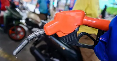 Giá xăng dầu hôm nay 13/4: Dầu thế giới vượt 100 USD/thùng, trong nước giảm sau 2 lần tăng