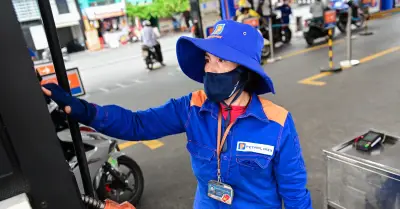 Giá xăng dầu hôm nay 23/4: Thế giới tăng, trong nước giảm mạnh