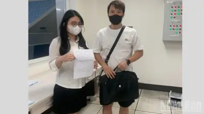 Hà Nội Metro trả lại 150 triệu đồng và laptop cho hành khách bỏ quên tại ga Cát Linh