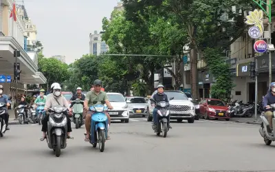 Hà Nội thí điểm cấm xe máy xăng theo giờ: Giảm lo nhưng vẫn băn khoăn