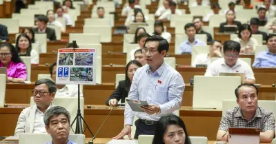 Hà Nội đề xuất cho phép đỗ xe trên vỉa hè có điều kiện để giải quyết ùn tắc