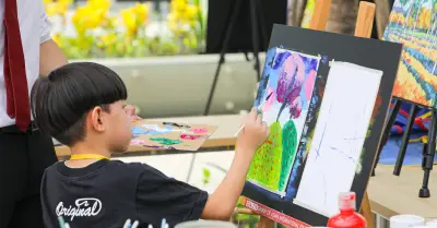 Học Sinh Kể Chuyện Bằng Thi Giác: Những Tác Phẩm Khiến Người Xem Giật Mình