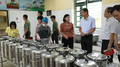 Hiệu trưởng mầm non bị tạm đình chỉ vì thực phẩm mốc trong bếp ăn trường