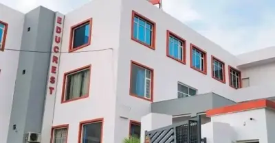 Hiệu trưởng trường quốc tế bị bắt vì giả mạo chứng nhận giáo dục