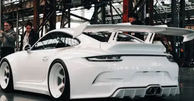 Hàng độ vô danh vượt mặt Porsche với bản hồi sinh 911 tạo bão