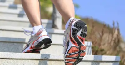 Đi cầu thang bộ mỗi ngày có đủ để giảm cân?