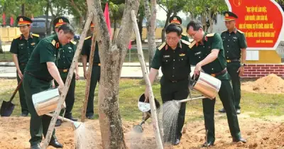 Đại tướng Nguyễn Trọng Nghĩa kiểm tra công tác tại Trường Thiếu sinh quân miền Trung và Trung đoàn 143