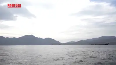 Iran Bắt Giữ Hai Tàu Chở Dầu Tại Eo Biển Hormuz, Giá Dầu Vượt 100 USD/Thùng