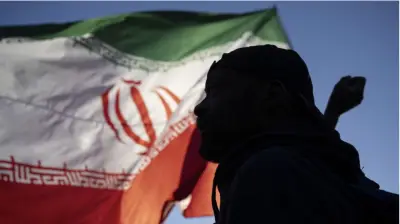 Iran Cảnh Báo Phong Tỏa Vịnh, Tăng Cường Quân Sự Giữa Căng Thẳng Trung Đông