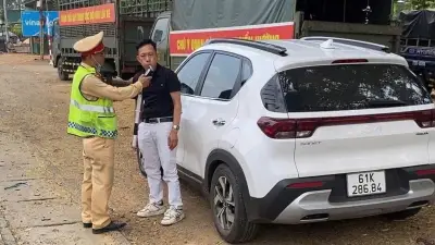 Đắk Lắk: Ùn tắc giao thông dịp lễ, 12 ô tô hư hỏng do va chạm liên hoàn