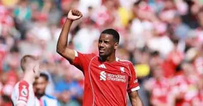 Liverpool thắng Crystal Palace 3-1: Isak và Robertson tỏa sáng