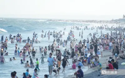 Lượng du khách đổ về Mũi Né tăng đột biến dịp lễ 30/4