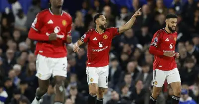 M.U đánh bại Chelsea 1-0, Tottenham hòa Brighton trong ngày Ngoại hạng Anh căng thẳng