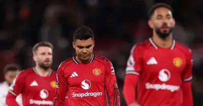 MU thất bại 1-2 trước Leeds, Martinez nhận thẻ đỏ, top 4 Ngoại hạng Anh căng thẳng