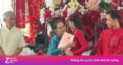 Ông bà khóc trao vàng, sổ đỏ cho cháu gái mồ côi trong ngày cưới xúc động