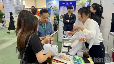 Ngành du lịch Việt Nam phục hồi ngoạn mục với 21,5 triệu khách quốc tế năm 2025