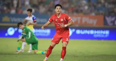 Đình Bắc lập hat-trick, CAHN bỏ xa 9 điểm ở ngôi đầu V-League