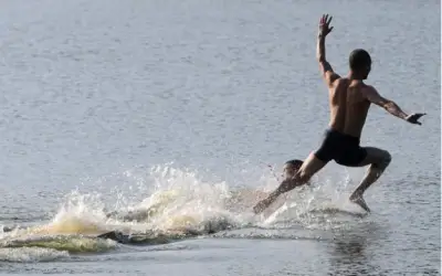 Nhà sư Thiếu Lâm Tự chạy 125 mét trên mặt nước: Bí mật đằng sau màn 'khinh công' gây chấn động