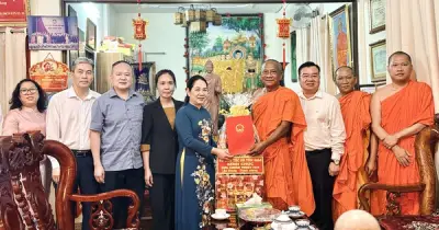 Đoàn Bộ Dân tộc và Tôn giáo thăm, tặng quà người Khmer nhân Tết Chôl Chnăm Thmây tại TP.HCM