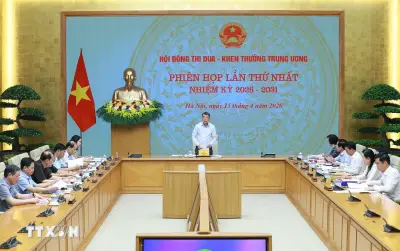 Phó Chủ tịch nước Võ Thị Ánh Xuân chúc mừng Thủ tướng Lê Minh Hưng tại phiên họp Hội đồng Thi đua-Khen thưởng