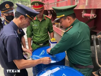 Phát hiện vụ vận chuyển trái phép 400 lít dầu diesel từ Việt Nam sang Lào