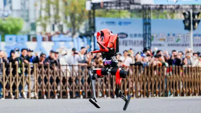 Robot hình người Trung Quốc phá kỷ lục bán marathon, đánh dấu bước tiến công nghệ vượt bậc