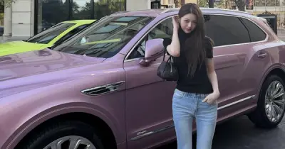 Sức Hút Bất Tận Của Bản Phối Xanh - Đen Trong Thời Trang Hiện Đại