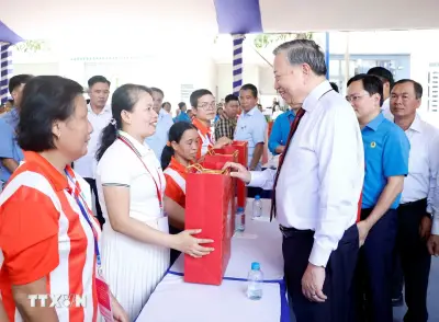 Tổng Bí thư, Chủ tịch nước động viên công nhân, người lao động TP.HCM