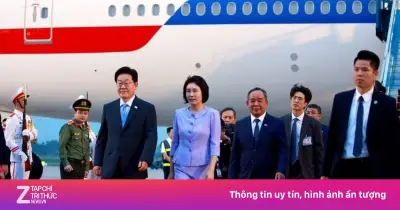 Tổng thống Hàn Quốc Lee Jae Myung cùng Phu nhân chính thức đến Hà Nội, bắt đầu chuyến thăm cấp Nhà nước