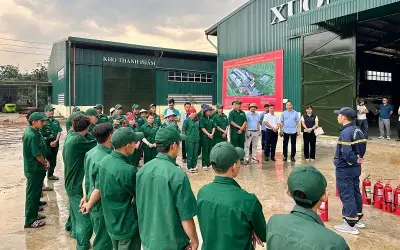 Tập huấn phòng cháy chữa cháy cho công nhân nhà máy cao su Điện Biên