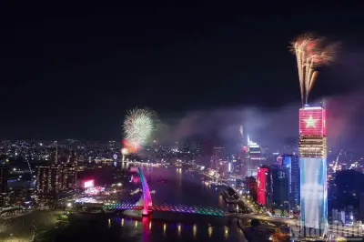 TP.HCM bắn pháo hoa rực rỡ mừng 30/4 tại 8 điểm