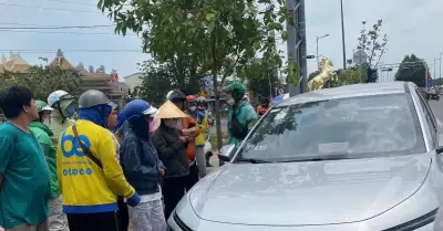 TP.HCM: Nam tài xế tử vong bất thường trong ô tô trên đường Phạm Văn Đồng