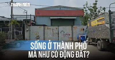 TP.HCM: Nhà cạnh xưởng inox sụp nghiêng như có động đất