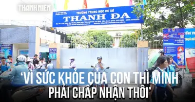 TP.HCM: Nhiều trường tạm dừng bán trú, phụ huynh vất vả đón con giữa trưa nắng
