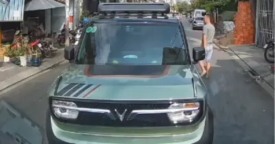 TP.HCM: Tài xế ô tô đỗ xe ngược chiều bị phạt 700.000 đồng