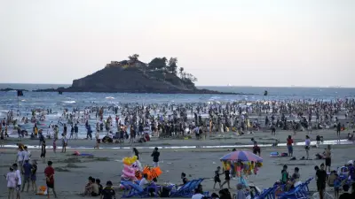 Vũng Tàu đông nghẹt du khách chiều 30/4, giá phòng tăng gấp đôi