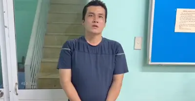 Xử lý tài xế xe ôm công nghệ rút gậy 3 khúc đánh người tại TP.HCM