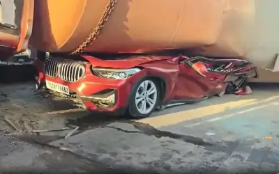 Xe Bồn Bê Tông Lật Đè Bẹp BMW, Luật Sư Cấp Cao Tử Vong Tại Ấn Độ