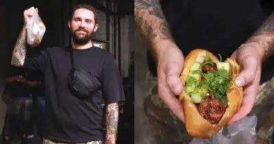 Xe bánh mì thịt nướng 28 năm tuổi ở Sài Gòn: Hàng dài khách chờ mỗi tối