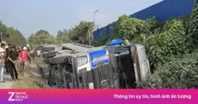 Xe chở đá lật đè ôtô con tại Đồng Nai, một người tử vong thương tâm