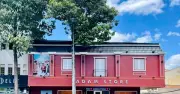 Adam Store đóng cửa hàng đầu tiên vì kinh doanh khó khăn chưa từng thấy